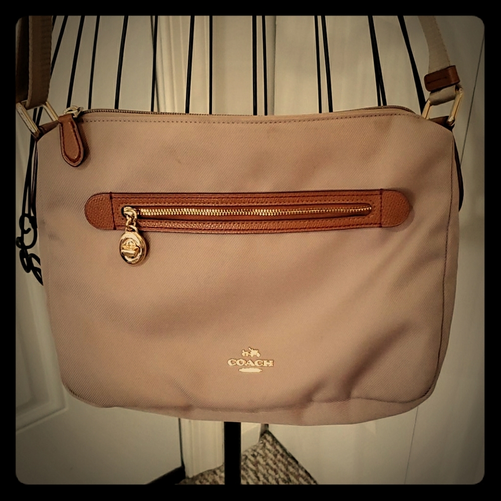 Vintage Authentic Coach Crossbody Bag.